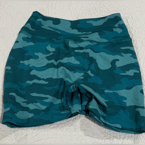 NWOT Bombshell Sportswear Camo Athletic Shorts - Large - Picture 5 of 7